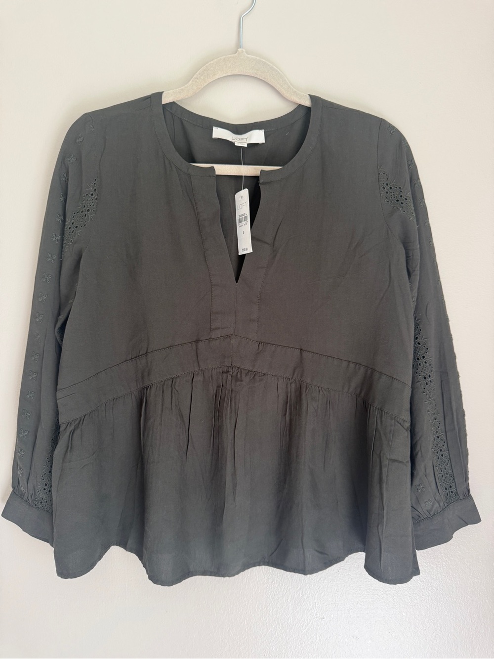 NWT Loft Olive Green Lightweight Split-Neck Peasant Blouse, size small
